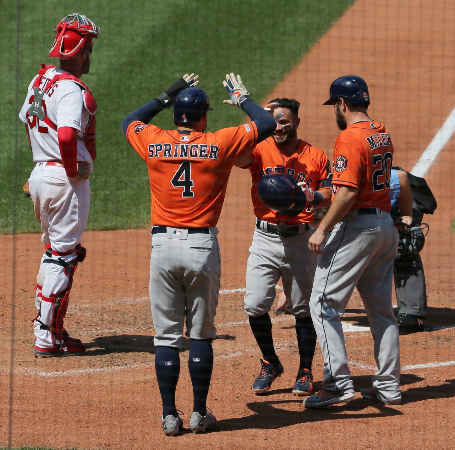 Astros blast off on the Cards 6-2